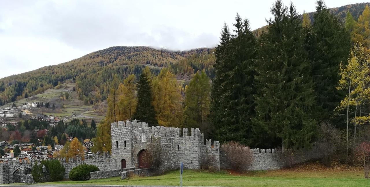 Un Nido Nella Torre Del Castello Apartment Ponte Di Legno Ngoại thất bức ảnh